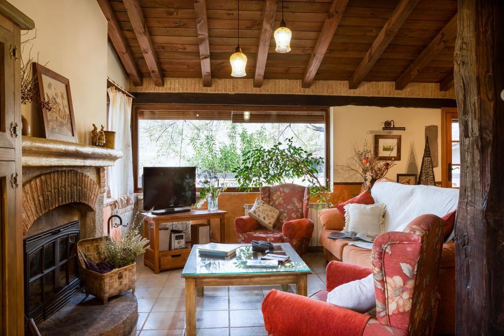 Casa Rural La Casa Del Bosque Navaconcejo Buitenkant foto